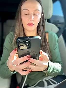 Snapshot of lunagirl13 chatting on November 13, 2025, 6:23 pm lunagirl13 online show from November 13, 2025, 6:23 pm