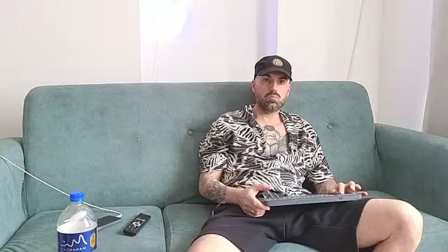 Snapshot of MattxFeet chatting on August 6, 2026, 5:30 pm MattxFeet online show from August 6, 2026, 5:30 pm