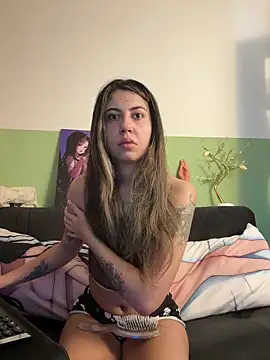 Snapshot of lilly_sweett chatting on December 15, 2025, 11:20 pm lilly sweett online show from December 15, 2025, 11:20 pm