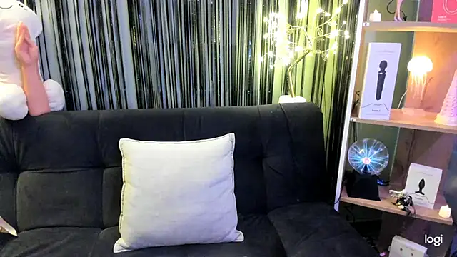 lilly sweett online show from February 23, 2026, 11:05 pm