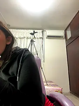 Lia sexx online show from October 8, 2025, 7:03 pm