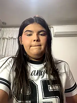 Lia sexx online show from October 13, 2025, 7:04 pm