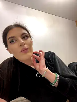 little belucci online show from November 10, 2025, 2:55 pm