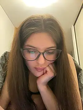 little belucci online show from February 3, 2025, 5:24 pm