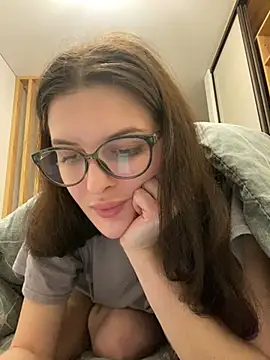 little belucci online show from February 7, 2025, 6:24 pm