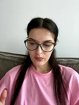 little belucci online show from October 26, 2025, 1:22 pm