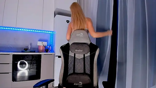 Snapshot of HotyPlays chatting on February 9, 2025, 12:41 pm HotyPlays online show from February 9, 2025, 12:41 pm