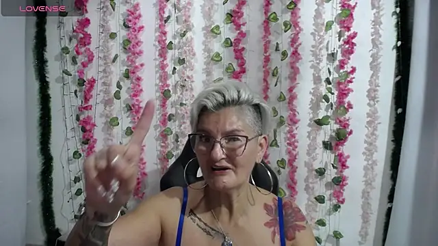 Snapshot of bety-cum2 chatting on February 6, 2025, 10:53 pm bety-cum2 online show from February 6, 2025, 10:53 pm