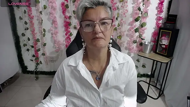 Snapshot of bety-cum2 chatting on February 17, 2025, 11:13 am bety-cum2 online show from February 17, 2025, 11:13 am