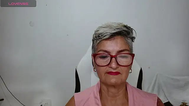 Snapshot of bety-cum2 chatting on June 5, 2026, 11:54 pm bety-cum2 online show from June 5, 2026, 11:54 pm