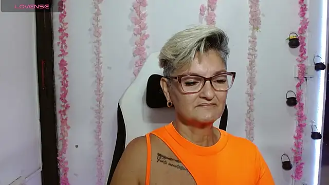 bety-cum2 online show from June 28, 2026, 12:33 pm