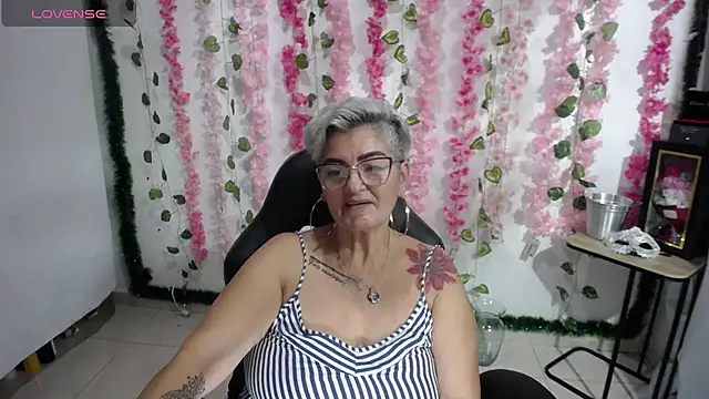 Snapshot of bety-cum2 chatting on February 19, 2025, 7:37 pm bety-cum2 online show from February 19, 2025, 7:37 pm