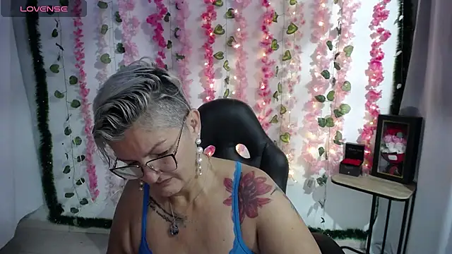 Snapshot of bety-cum2 chatting on February 13, 2025, 8:38 am bety-cum2 online show from February 13, 2025, 8:38 am