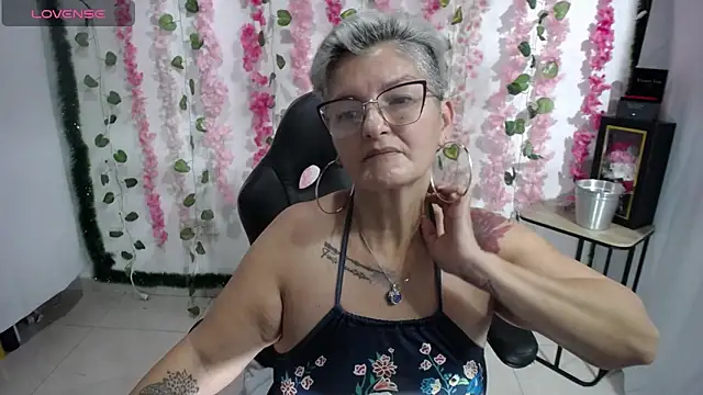 Snapshot of bety-cum2 chatting on February 15, 2025, 8:23 pm bety-cum2 online show from February 15, 2025, 8:23 pm