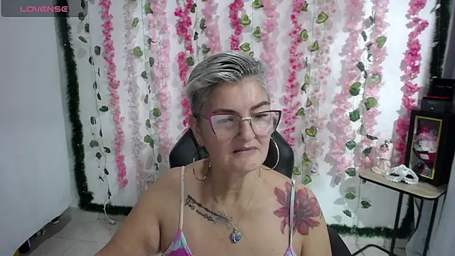 Snapshot of bety-cum2 chatting on February 22, 2025, 11:46 am bety-cum2 online show from February 22, 2025, 11:46 am