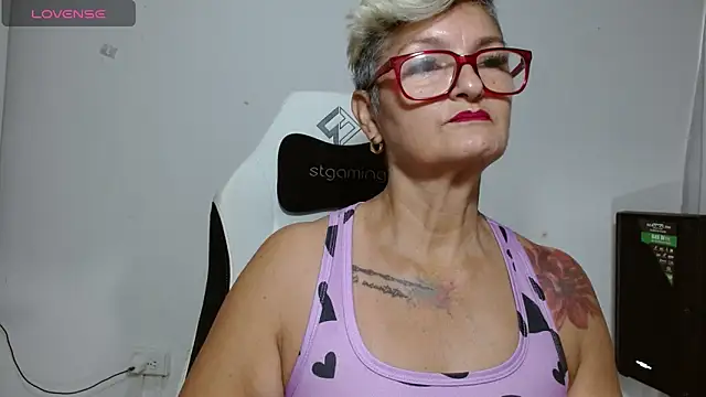 Snapshot of bety-cum2 chatting on June 13, 2026, 1:09 pm bety-cum2 online show from June 13, 2026, 1:09 pm