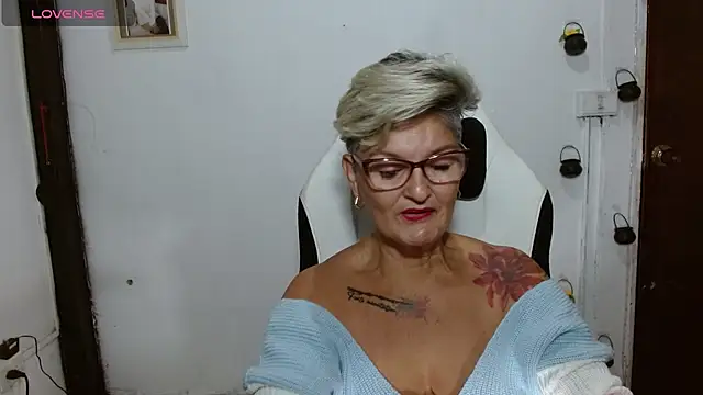 Snapshot of bety-cum2 chatting on June 21, 2026, 10:54 am bety-cum2 online show from June 21, 2026, 10:54 am