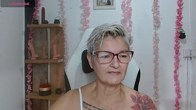 bety-cum2 online show from August 4, 2026, 2:10 pm
