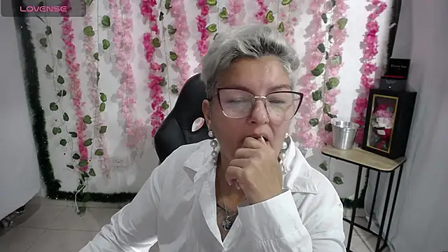 Snapshot of bety-cum2 chatting on February 18, 2025, 8:27 am bety-cum2 online show from February 18, 2025, 8:27 am