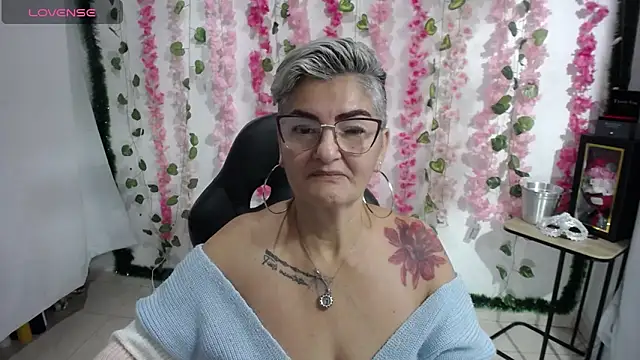 Snapshot of bety-cum2 chatting on February 19, 2025, 8:55 am bety-cum2 online show from February 19, 2025, 8:55 am