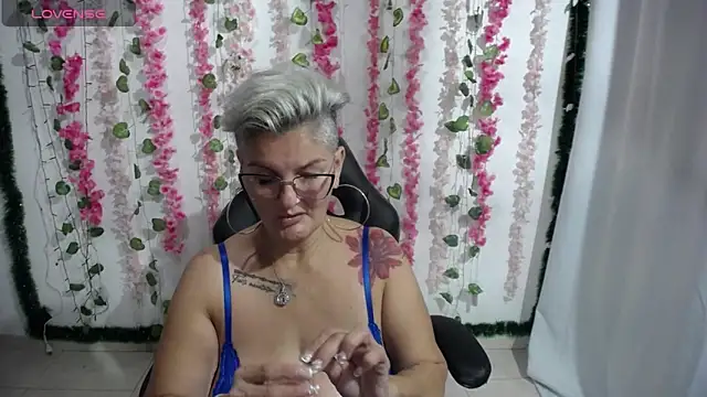 Snapshot of bety-cum2 chatting on February 6, 2025, 7:51 pm bety-cum2 online show from February 6, 2025, 7:51 pm