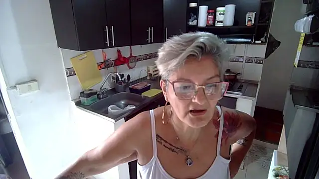 Snapshot of bety-cum2 chatting on March 5, 2025, 5:29 pm bety-cum2 online show from March 5, 2025, 5:29 pm