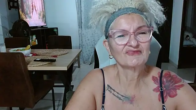 Snapshot of bety-cum2 chatting on February 5, 2026, 9:49 am bety-cum2 online show from February 5, 2026, 9:49 am