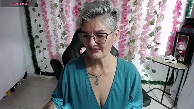 Snapshot of bety-cum2 chatting on February 23, 2025, 2:46 pm bety-cum2 online show from February 23, 2025, 2:46 pm