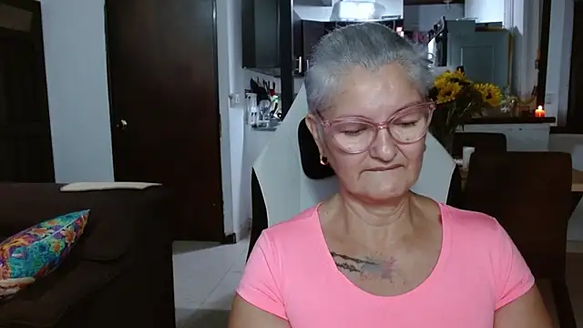 Snapshot of bety-cum2 chatting on February 20, 2026, 10:06 am bety-cum2 online show from February 20, 2026, 10:06 am