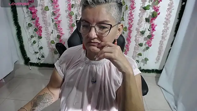 Snapshot of bety-cum2 chatting on February 7, 2025, 2:15 pm bety-cum2 online show from February 7, 2025, 2:15 pm