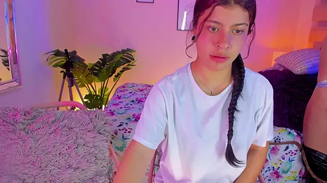 little antonela online show from September 8, 2025, 3:11 pm