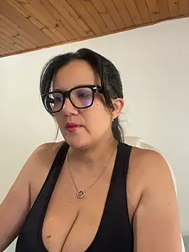 Snapshot of SWEETLILY18 chatting on April 15, 2026, 12:32 pm SWEETLILY18 online show from April 15, 2026, 12:32 pm