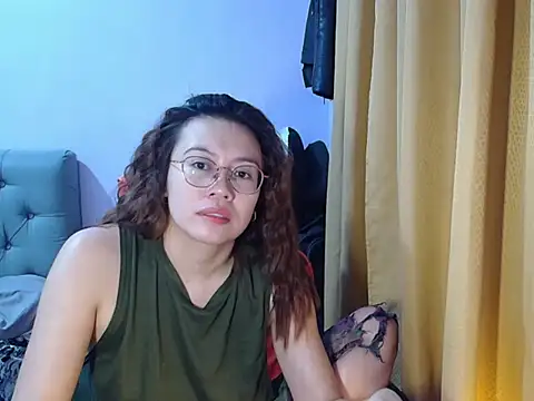 Snapshot of crizzybel chatting on June 5, 2026, 8:03 pm crizzybel online show from June 5, 2026, 8:03 pm