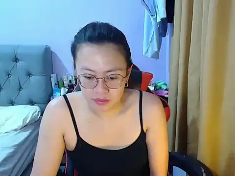 Snapshot of crizzybel chatting on June 11, 2026, 8:17 pm crizzybel online show from June 11, 2026, 8:17 pm