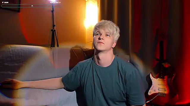 Snapshot of Breston_Sweet chatting on October 28, 2025, 2:45 am Breston Sweet online show from October 28, 2025, 2:45 am