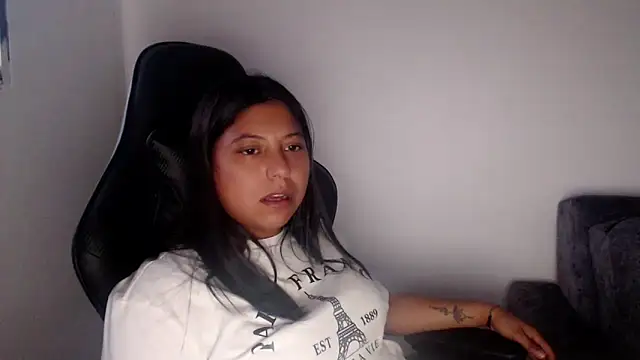 Snapshot of Leylafourniert chatting on May 24, 2026, 7:47 pm Leylafourniert online show from May 24, 2026, 7:47 pm