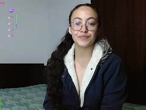 Snapshot of Olivia_Bright chatting on May 17, 2026, 12:32 am Olivia Bright online show from May 17, 2026, 12:32 am