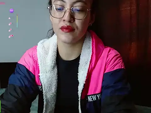 Snapshot of Olivia_Bright chatting on May 8, 2026, 5:17 pm Olivia Bright online show from May 8, 2026, 5:17 pm