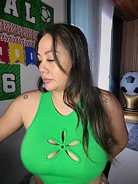 Snapshot of ValeryGrey chatting on August 5, 2026, 10:37 pm ValeryGrey online show from August 5, 2026, 10:37 pm