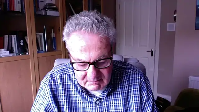 Snapshot of Oldpistolpete chatting on April 17, 2026, 9:56 am Oldpistolpete online show from April 17, 2026, 9:56 am