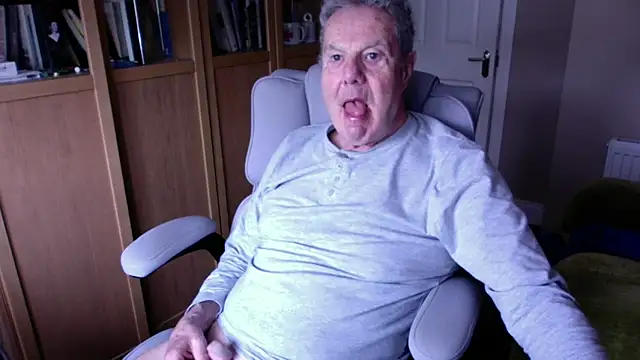 Snapshot of Oldpistolpete chatting on April 15, 2026, 8:53 am Oldpistolpete online show from April 15, 2026, 8:53 am