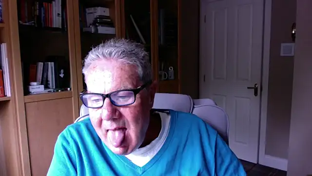 Snapshot of Oldpistolpete chatting on June 11, 2026, 8:55 am Oldpistolpete online show from June 11, 2026, 8:55 am