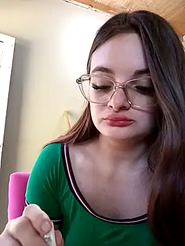 Emmacut online show from October 20, 2025, 4:51 pm