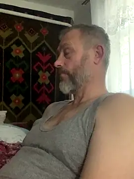 Snapshot of GHsveter chatting on November 14, 2025, 1:37 pm GHsveter online show from November 14, 2025, 1:37 pm