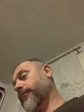 Snapshot of GHsveter chatting on November 3, 2025, 5:27 pm GHsveter online show from November 3, 2025, 5:27 pm