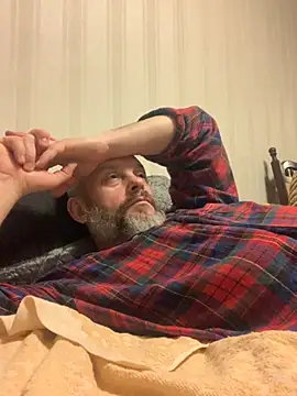 Snapshot of GHsveter chatting on December 3, 2025, 9:36 pm GHsveter online show from December 3, 2025, 9:36 pm