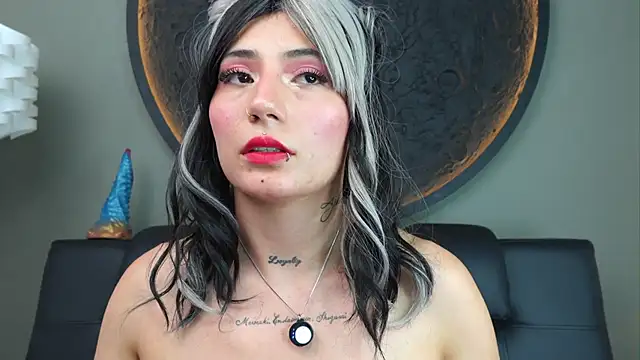 miss sharlotte18 online show from October 30, 2025, 6:05 pm