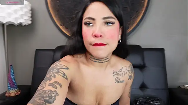 Snapshot of miss_vaiolette chatting on May 11, 2026, 11:11 am miss vaiolette online show from May 11, 2026, 11:11 am