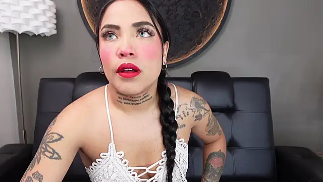 Snapshot of miss_vaiolette chatting on April 15, 2026, 11:05 am miss vaiolette online show from April 15, 2026, 11:05 am