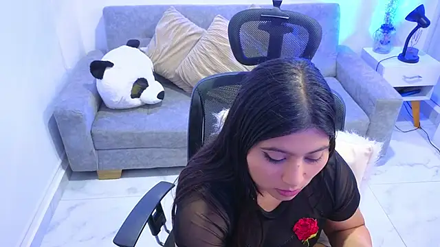 Snapshot of annylouis chatting on October 7, 2025, 7:37 pm annylouis online show from October 7, 2025, 7:37 pm